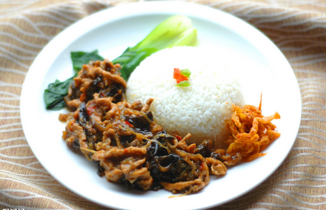 九蒸魚(yú)香肉絲蓋飯