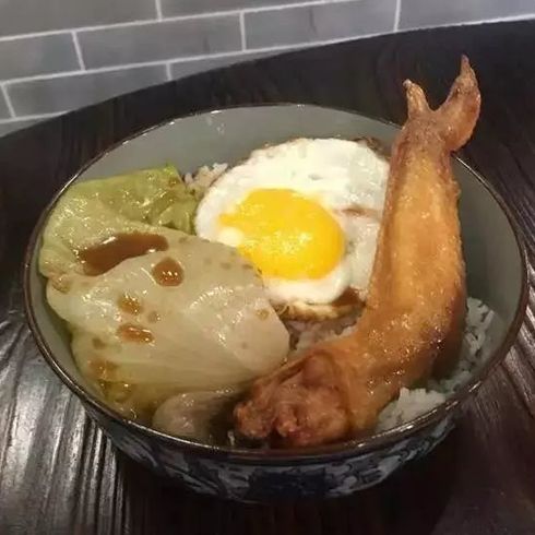 雞翼煎蛋飯